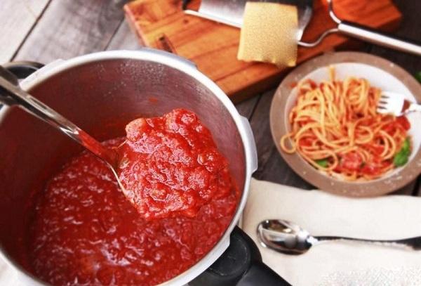 Würzige Soße für Nudeln ohne Fleisch