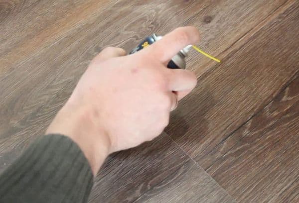 Schmierung des Bodens mit WD-40