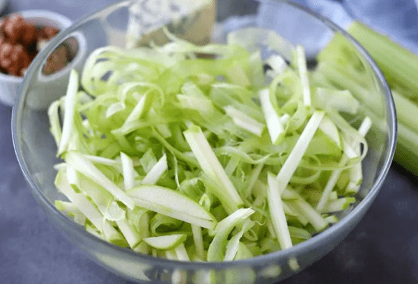 Sauer-scharfer Salat