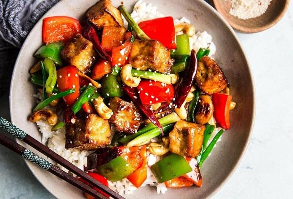 Gebratener Tofu mit Gemüse