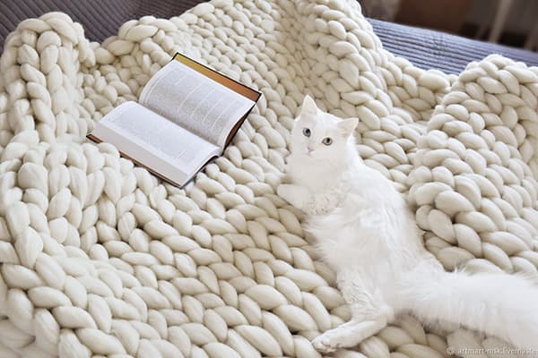 Groß gestrickte Decke