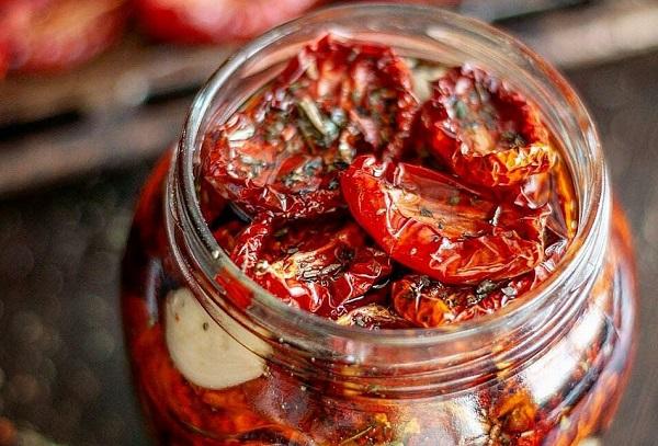 Sonnengetrocknete Tomaten im Glas
