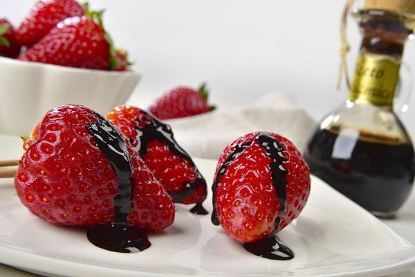 Fragole all’Aceto Balsamico – Erdbeeren in Balsamico-Essig