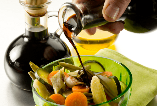 Salat mit Balsamico-Essig