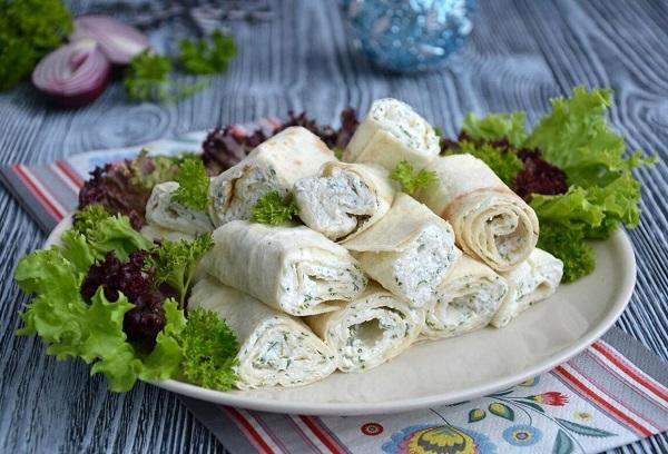 Röllchen mit Quark und Kräutern