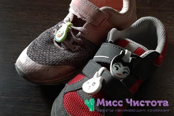 Figuren an Schuhen