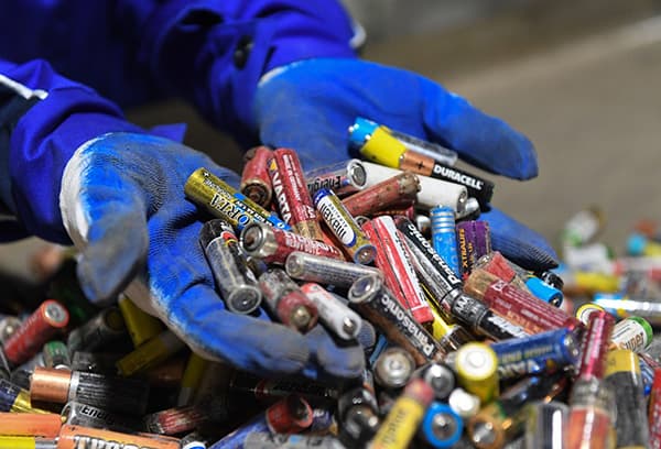 Batterien und Akkus