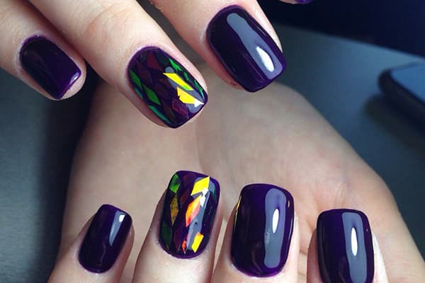 Nageldesign mit Folienstücken