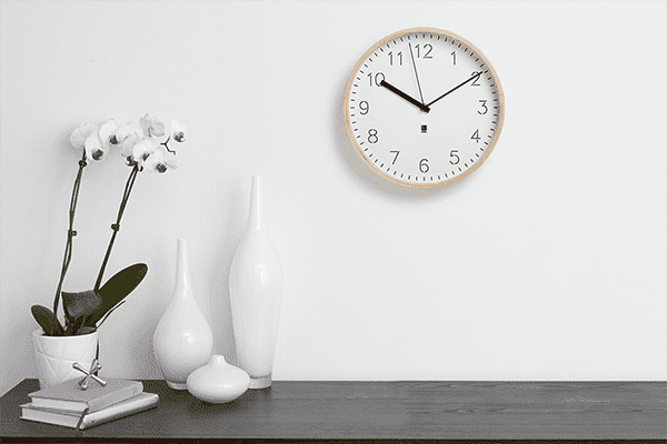 Uhr an der Wand