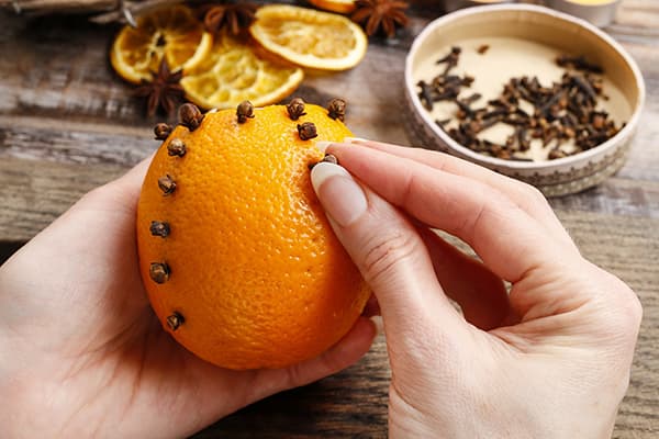Parfum d'ambiance à l'orange et au clou de girofle