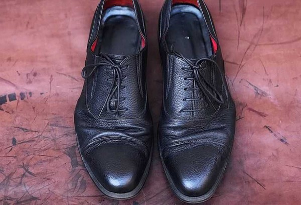 Falten an Schuhen