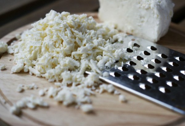 Geriebener Adygeischer Käse