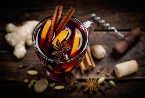 Glühwein mit Zitrusfrüchten