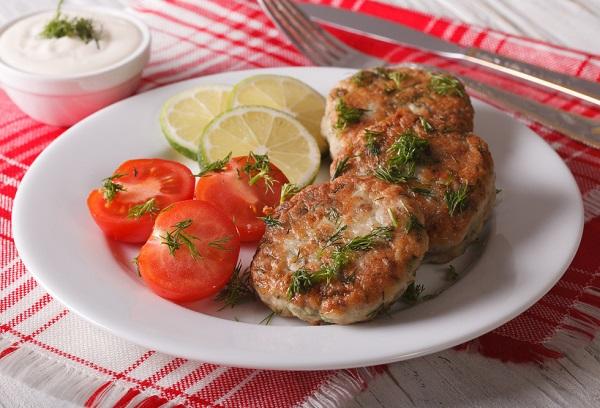 Frikadellen aus Seelachs mit Gewürzen