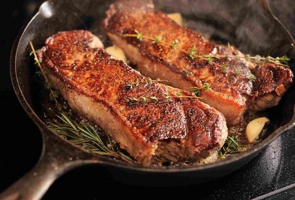 Gebratene Steaks