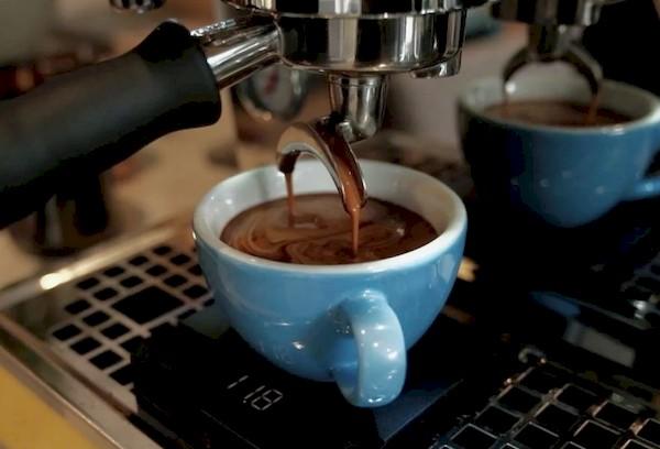 Kaffee aus dem Kaffeevollautomaten