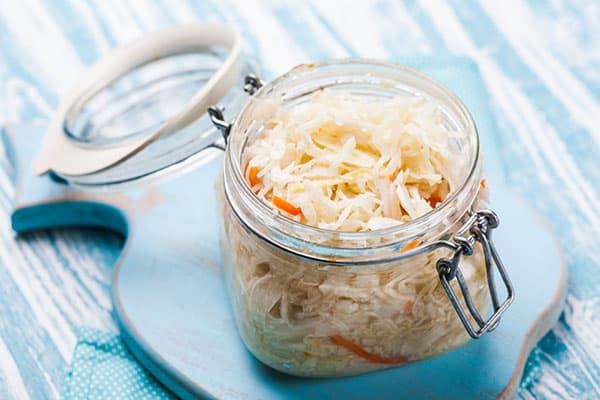 Glas mit Sauerkraut