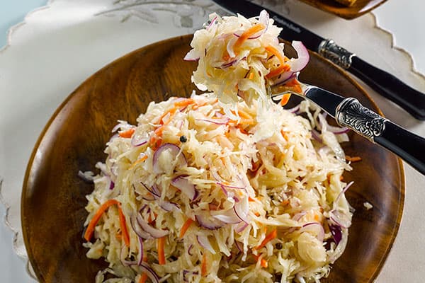 Sauerkraut mit Zwiebeln und Karotten