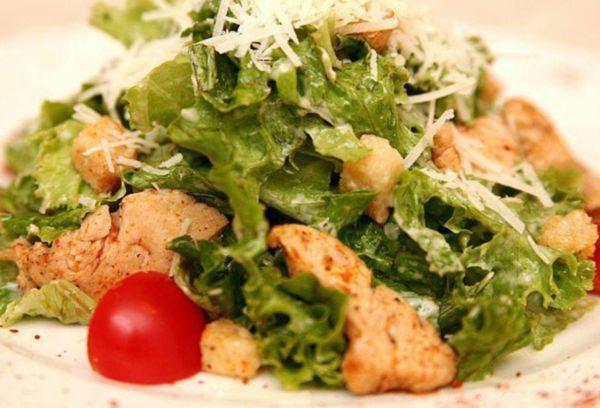 Cäsar-Salat mit Rucola