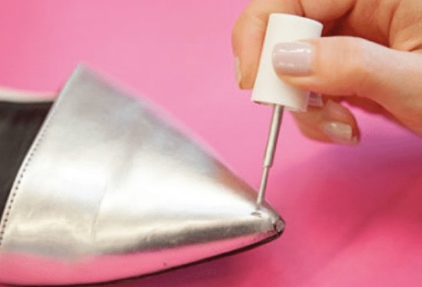 Entfernen von Kratzern mit Nagellack