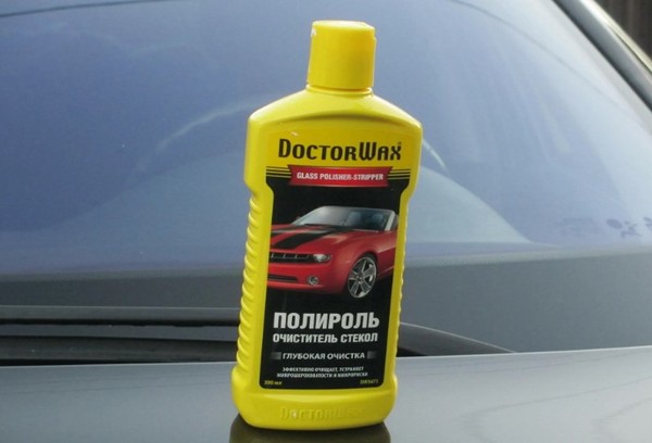 Politur und Glasreiniger Doctor Wax.