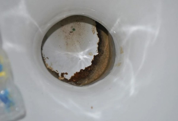 Urinstein in der Toilette
