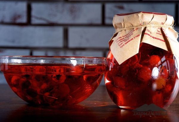 Fünf-Minuten-Marmelade aus Weißdornbeeren