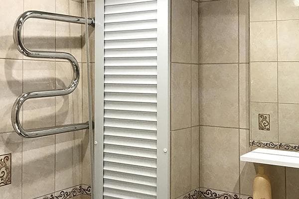 Sanitär-Jalousien im Badezimmer