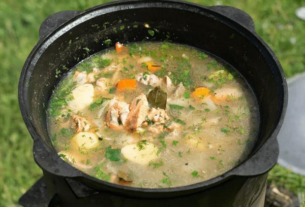 Altväterliches Rezept für Fischsuppe im Kessel