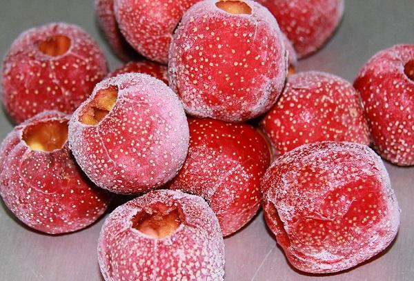 Gefrorene Weißdornbeeren