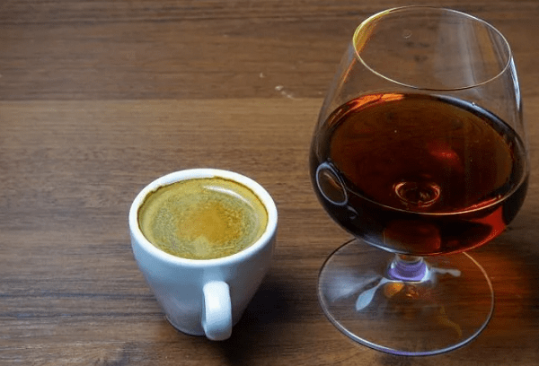 Kaffee mit Cognac
