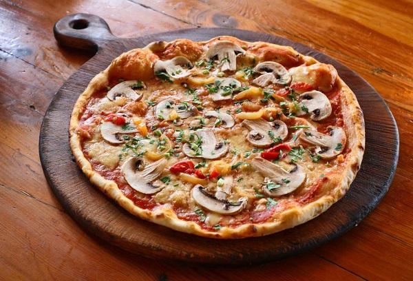 Pizza mit Pilzen