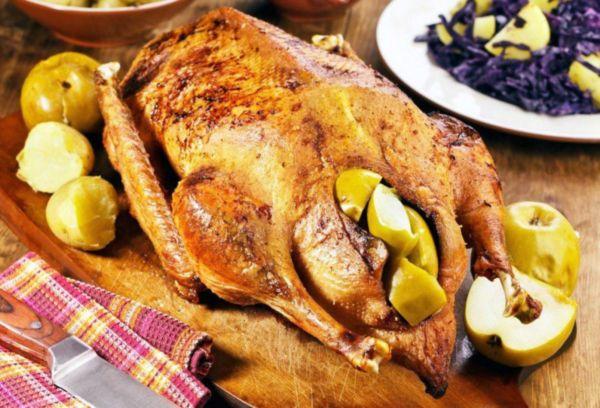 Ente mit Äpfeln