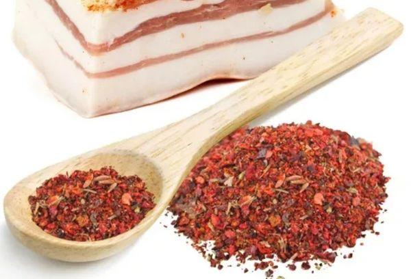 Speck mit Gewürzen