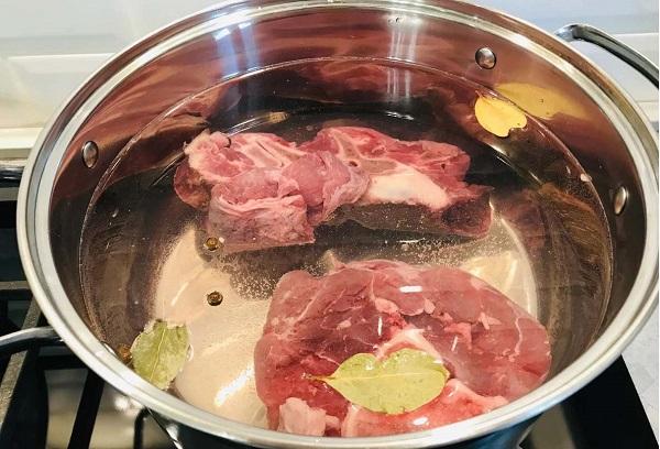 Gekochtes Schweinefleisch