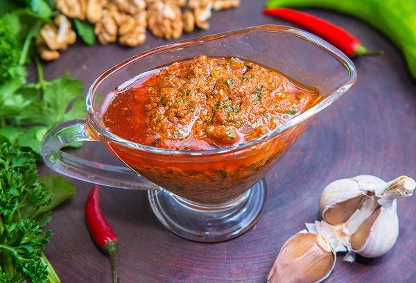 Georgische Sauce mit Safran