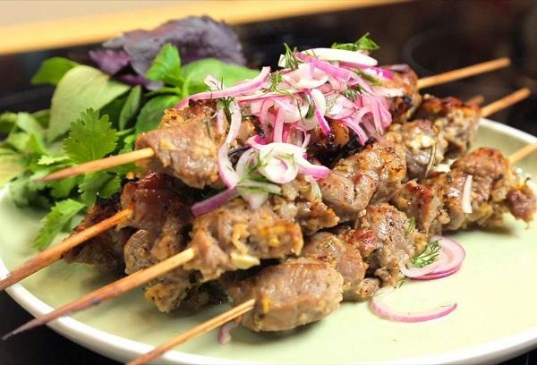 Lammschaschlik aus dem Ofen von Chefkoch Wassili Jemeljanenko