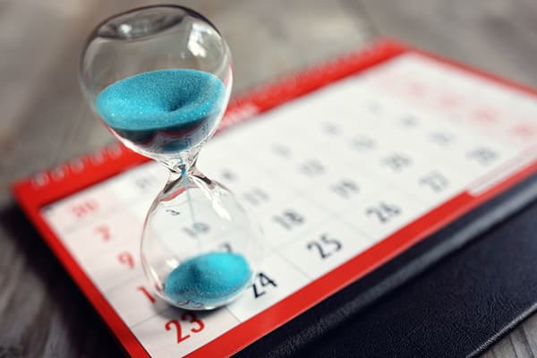 Sanduhr und Kalender