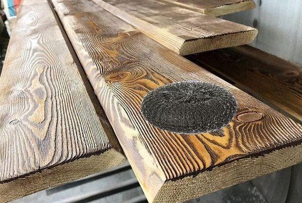 Gebürstetes Holz