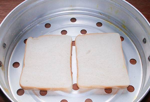 Brotscheiben im Dampf aufweichen