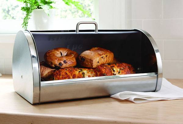 Backwaren im Brotkasten