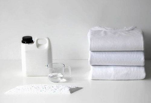 Weiße Farbe für vergraute Kleidungsstücke zurückgewinnen