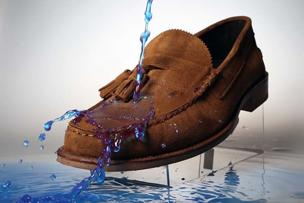 Wildlederschuhe mit wasserabweisender Schicht