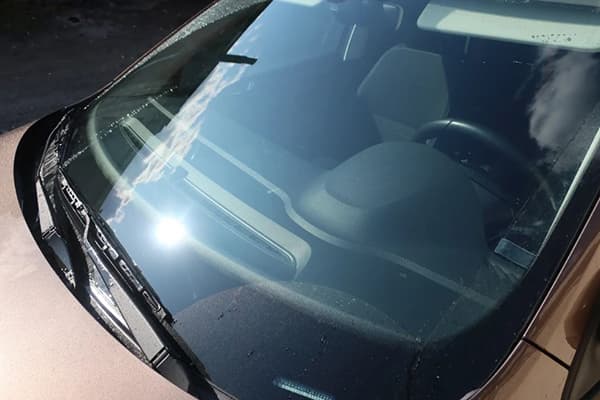 Windschutzscheibe des Autos