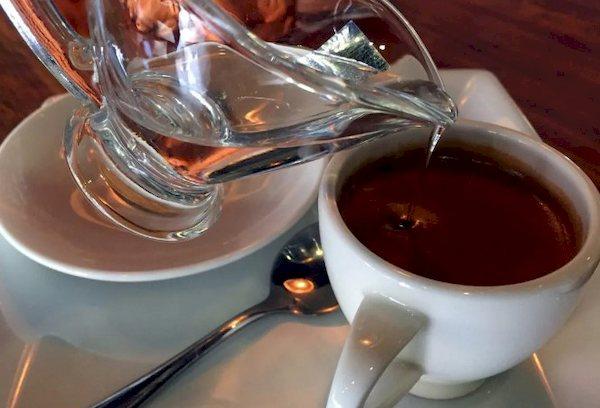 Servieren von Espresso