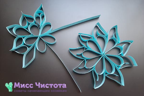 Zusammenkleben von Schneeflocken in der Quilling-Technik