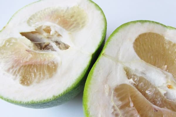 Aufgeschnittene süße Limette