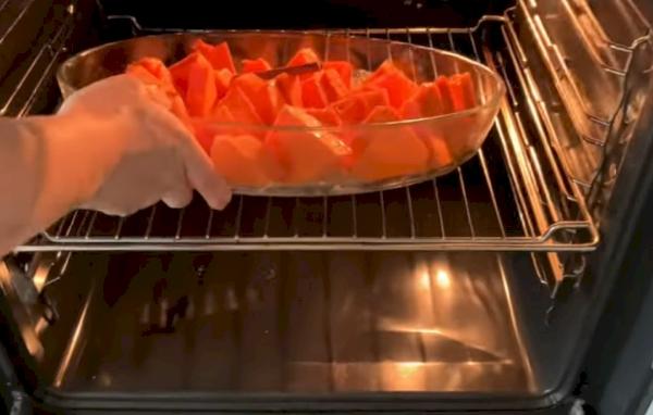 Gebackener Kürbis aus dem Ofen