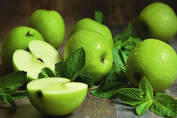 Äpfel und Minze