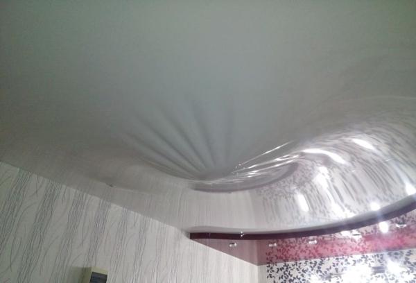 Abgehängte Decke mit Wasser
